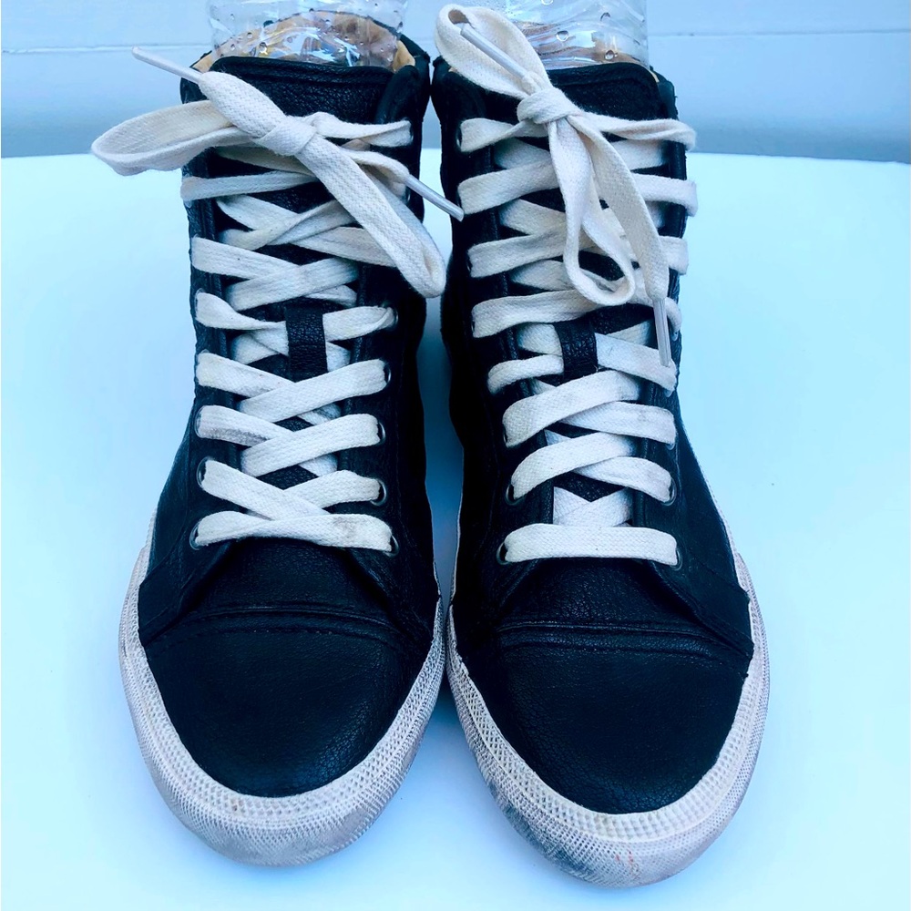 Kira High Top Sneaker in Black
Frye-size 8